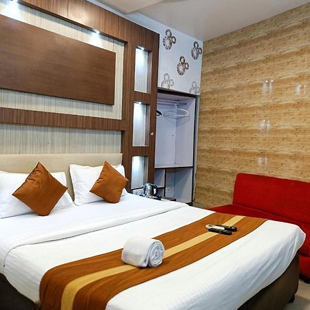 Hotel Diamond Suites Kalküta Dış mekan fotoğraf