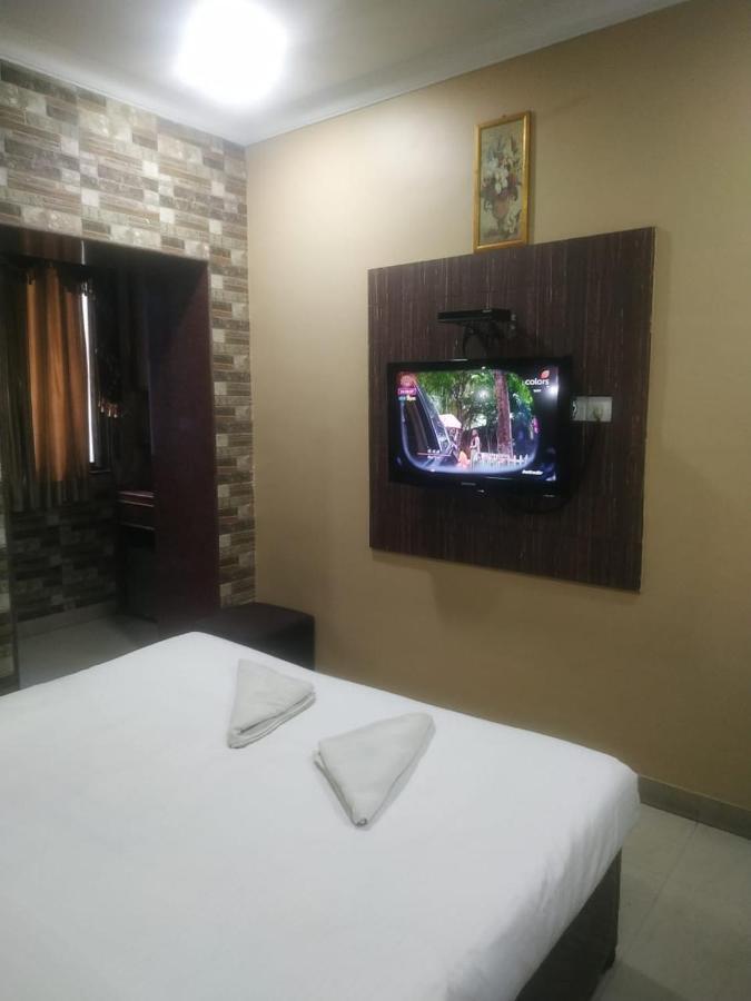 Hotel Diamond Suites Kalküta Dış mekan fotoğraf