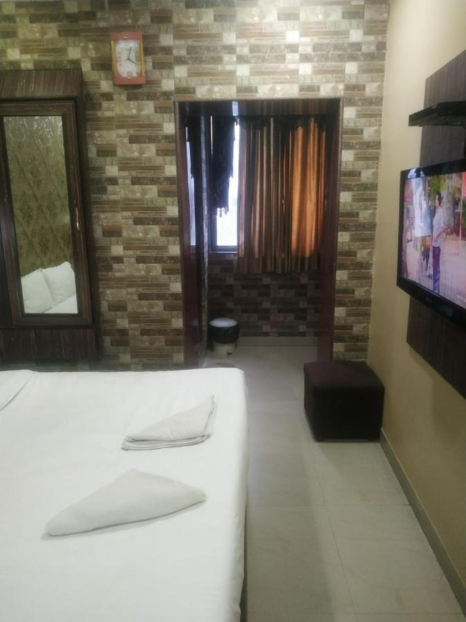 Hotel Diamond Suites Kalküta Dış mekan fotoğraf
