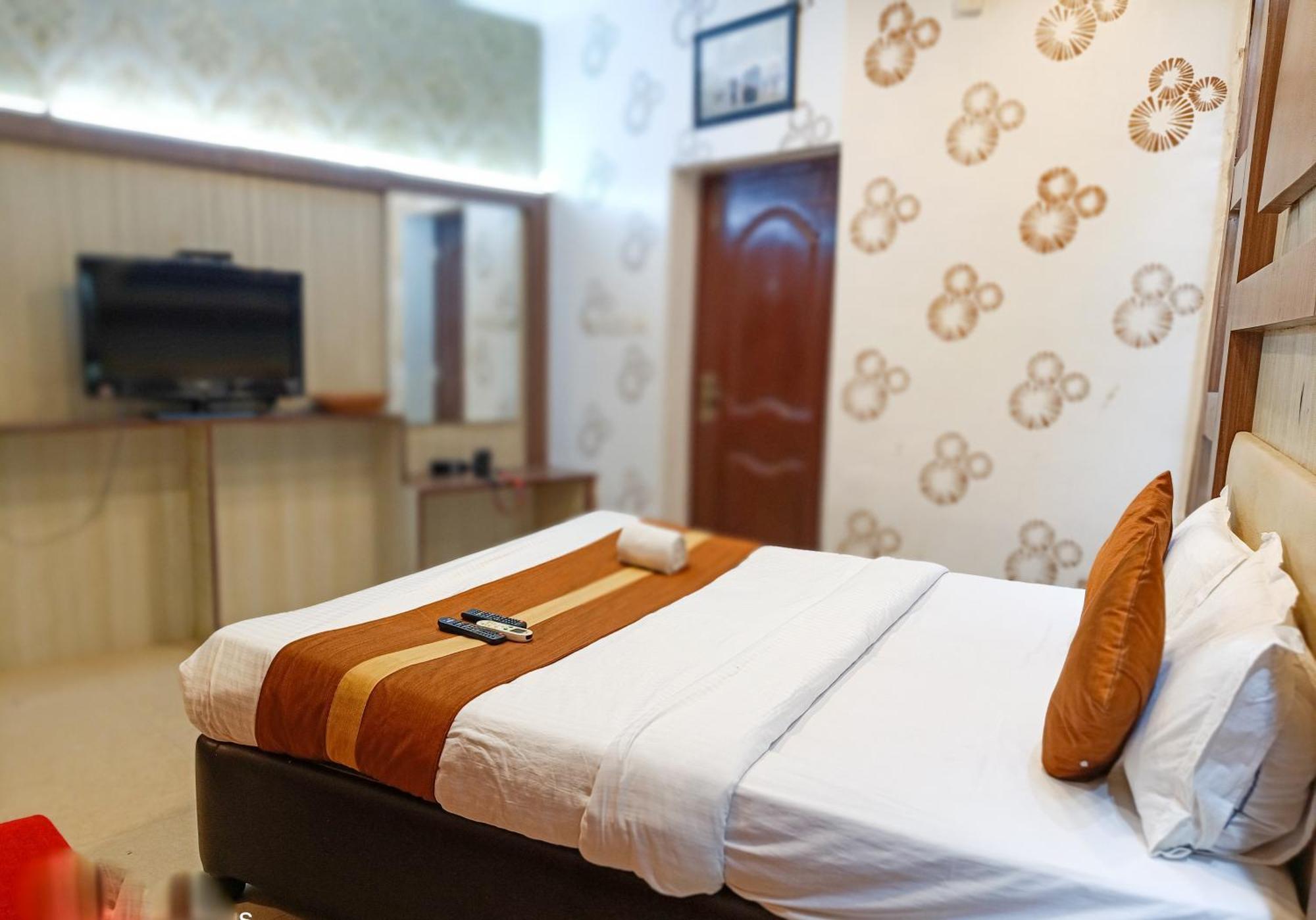Hotel Diamond Suites Kalküta Dış mekan fotoğraf